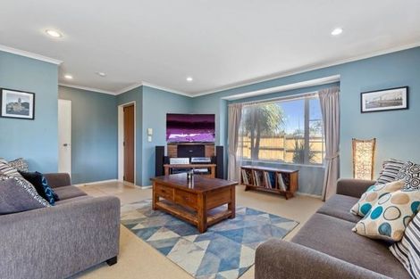 Photo of property in 14 Greta Banks Place, Wattle Downs, Auckland, 2103