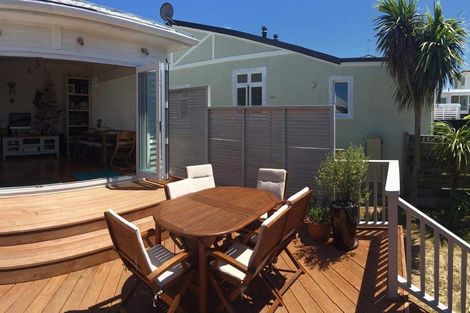 Photo of property in 123 Queens Drive, Lyall Bay, Wellington, 6022