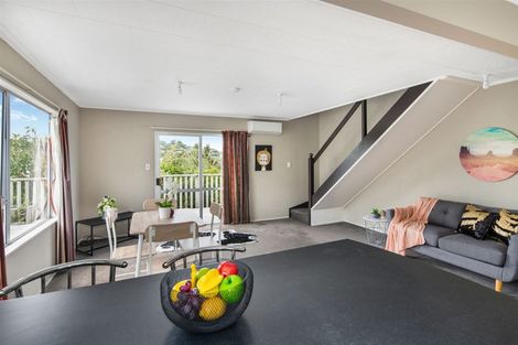 Photo of property in 32a Cheltenham Terrace, Newlands, Wellington, 6037