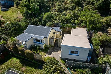 Photo of property in 4/48 Owhiro Bay Parade, Owhiro Bay, Wellington, 6023