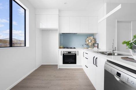 Photo of property in 5/3 Kaimai Avenue, Massey, Auckland, 0614