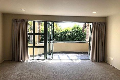 Photo of property in 11/1 Hillcrest Avenue, Hillcrest, Auckland, 0627