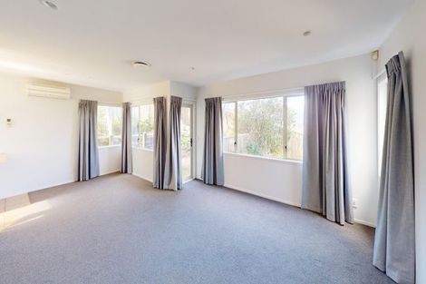 Photo of property in 74 Dress Circle, Newlands, Wellington, 6037