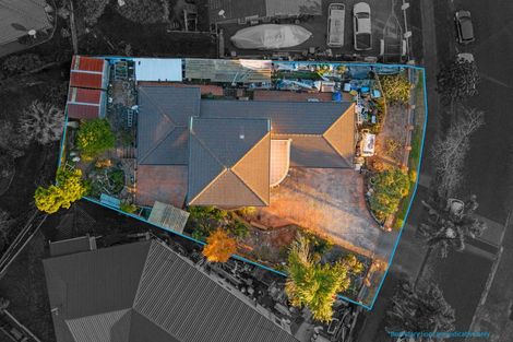 Photo of property in 18 Ribbonwood Crescent, Goodwood Heights, Auckland, 2105