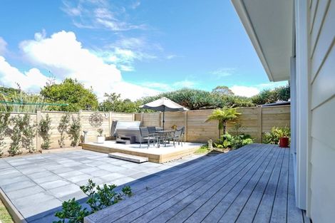 Photo of property in 3 Thorburn Avenue, Red Beach, 0932