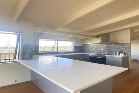 Photo of property in 97 Totaravale Drive, Totara Vale, Auckland, 0629