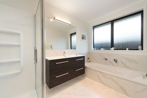 Photo of property in 68 Pakanga Grove, Pyes Pa, Tauranga, 3112