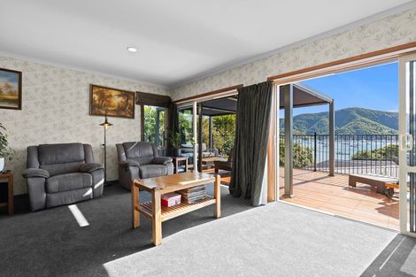 Photo of property in 374a Waikawa Road, Waikawa, Picton, 7220