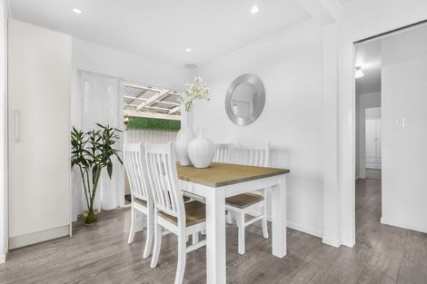 Photo of property in 1/7 Malters Place, Browns Bay, Auckland, 0630