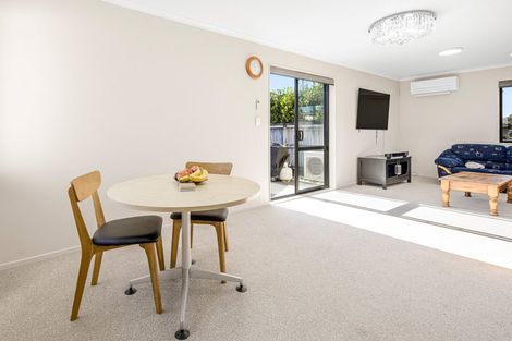 Photo of property in 2 Anna Lane, Glen Eden, Auckland, 0602