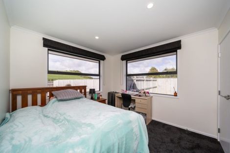 Photo of property in 4 Ongarui Close, Whalers Gate, New Plymouth, 4310