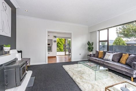 Photo of property in 215 Main North Road, Redwood, Christchurch, 8051