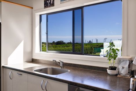 Photo of property in 630 South Road, Omata, New Plymouth, 4374