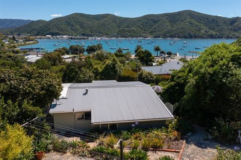 Photo of property in 4 Amelia Crescent, Waikawa, Picton, 7220