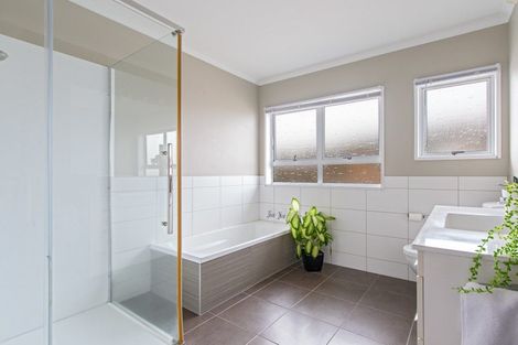 Photo of property in 4 Sunny Bay Road, Matua, Tauranga, 3110