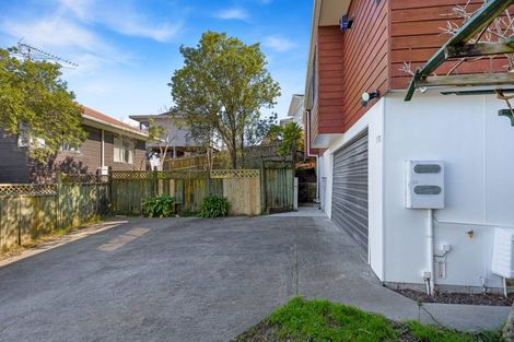 Photo of property in 2/18 Atlantis Place, Totara Vale, Auckland, 0629