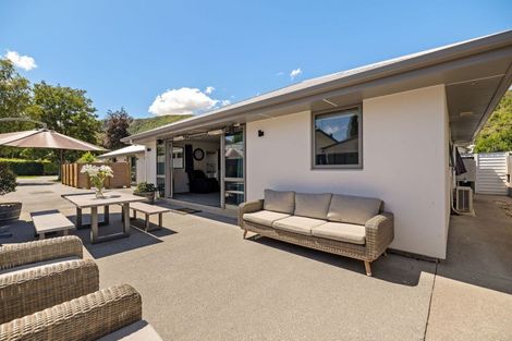 Photo of property in 2 Preston Drive, Arrowtown, 9302