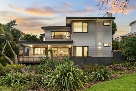 Photo of property in 2/31 Tamaki Drive, Pakuranga, Auckland, 2010