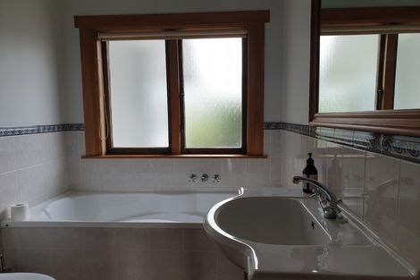 Photo of property in 33 Seaview Terrace, Northland, Wellington, 6012