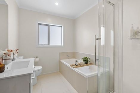 Photo of property in 10 Mewburn Rise, Karori, Wellington, 6012