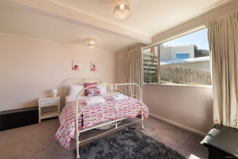 Photo of property in 141 Wynyard Crescent, Fernhill, Queenstown, 9300