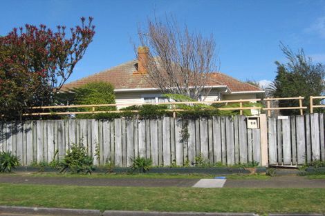 Photo of property in 28 Cornwall Street, Brooklands, New Plymouth, 4310