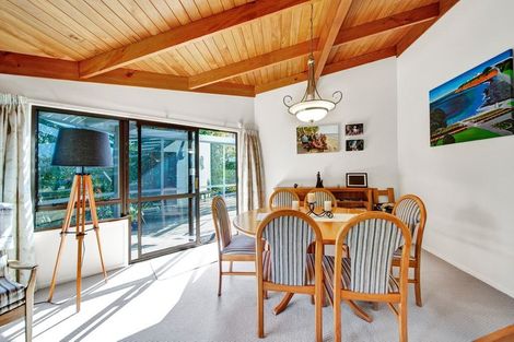 Photo of property in 4 Sequoia Grove, Merrilands, New Plymouth, 4312