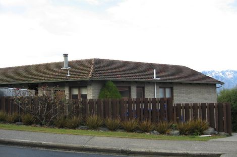 Photo of property in 11 Wynyard Crescent, Fernhill, Queenstown, 9300