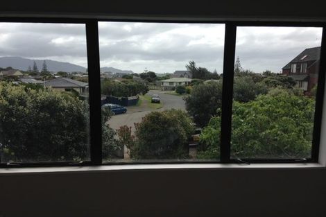 Photo of property in 25 Tobys Way, Waikanae Beach, Waikanae, 5036
