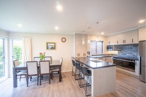 Photo of property in 42 Suzanne Grove, Kelvin Grove, Palmerston North, 4414