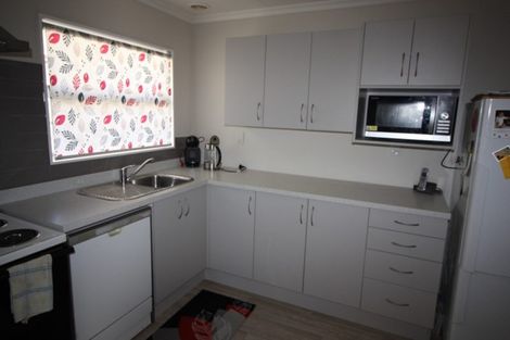 Photo of property in 11 Newton Place, Westbrook, Palmerston North, 4412