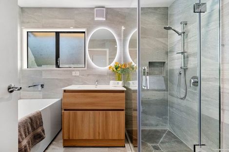 Photo of property in 2/46 Eversleigh Road, Belmont, Auckland, 0622