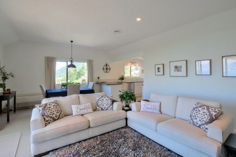 Photo of property in 101b Wynyard Crescent, Fernhill, Queenstown, 9300