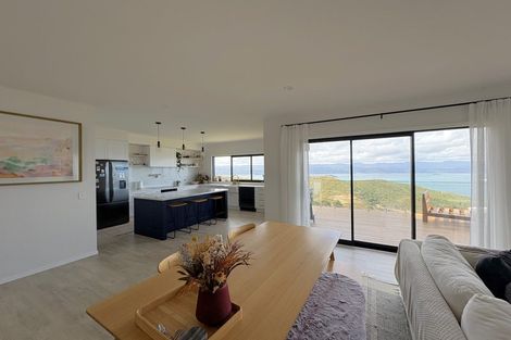 Photo of property in 37 Boeing Way, Newlands, Wellington, 6037