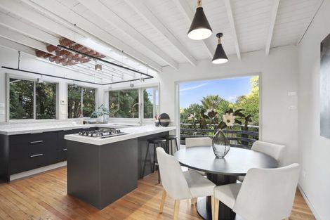 Photo of property in 8 Arapito Road, Titirangi, Auckland, 0604