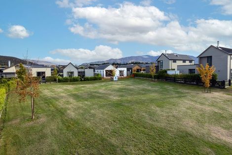 Photo of property in 32 Obelisk Street, Wanaka, 9305