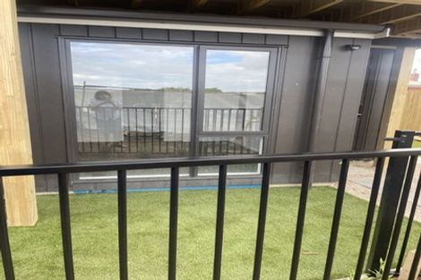 Photo of property in 3/504 Don Buck Road, Massey, Auckland, 0614