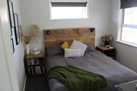 Photo of property in 2 Warren Street, Paparangi, Wellington, 6037