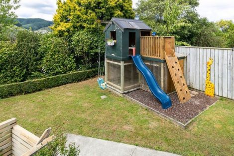 Photo of property in 327 Main Road, Tawa, Wellington, 5028