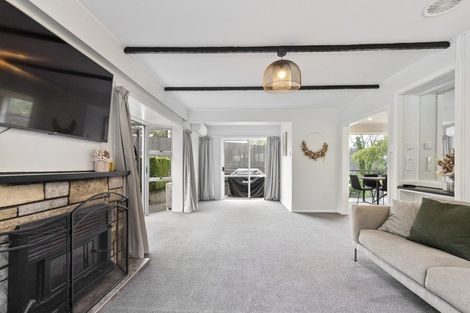 Photo of property in 10 Whitby Place, Westown, New Plymouth, 4310