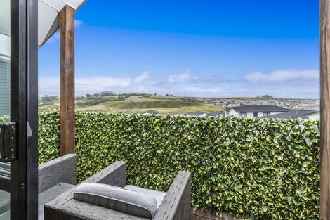 Photo of property in 25 Cavalli Road, Long Bay, Auckland, 0630