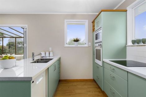 Photo of property in 8 Intrepid Place, Torbay, Auckland, 0630