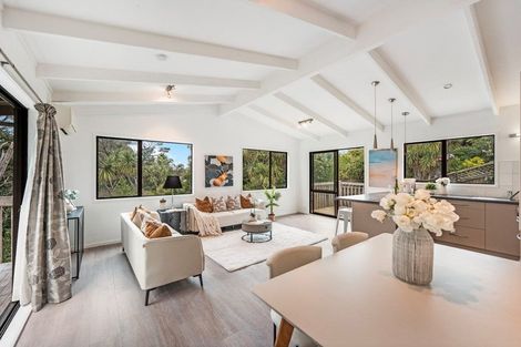 Photo of property in 2/104 Ocean View Road, Northcote, Auckland, 0627