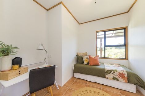 Photo of property in 32 Schnell Drive, Kelvin Grove, Palmerston North, 4414