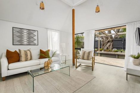 Photo of property in 72 Eversleigh Road, Belmont, Auckland, 0622