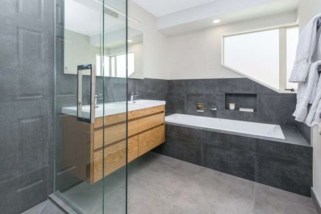 Photo of property in 5 Pintner Place, Somerville, Auckland, 2014