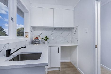 Photo of property in 2/22 Windy Ridge Road, Glenfield, Auckland, 0629