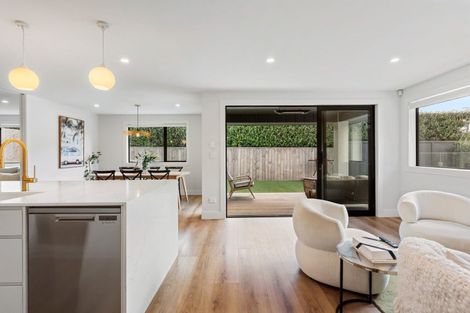Photo of property in 15 Bellamont Street, Kumeu, 0810