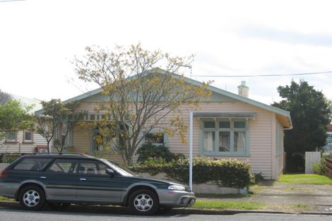 Photo of property in 32 Fulford Street, New Plymouth, 4310