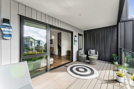 Photo of property in 72 Te Oneroa Way, Long Bay, Auckland, 0630